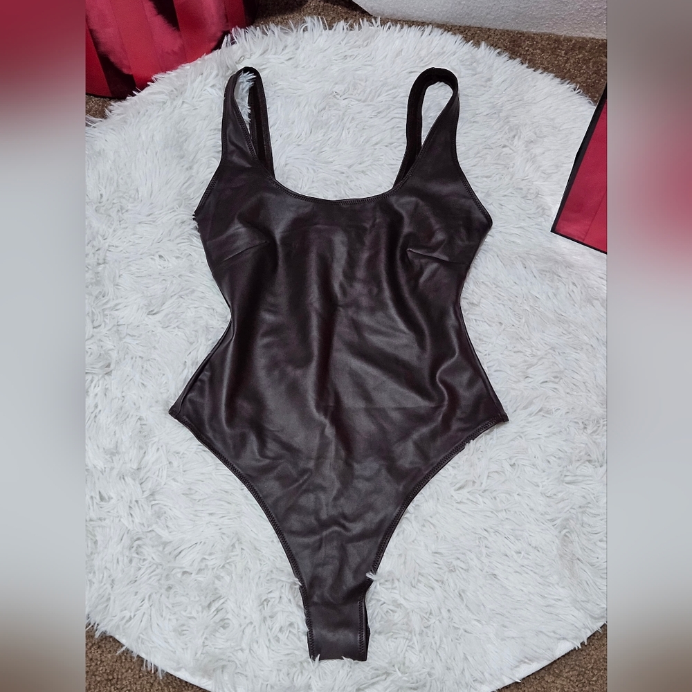 SKIMS Faux Leather Scoop Neck Bodysuit in Cocoa - Picture 3 of 5